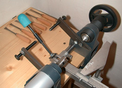 Tornio da legno ed utensili di lavorazione