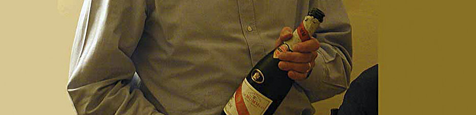 Giuseppe serve lo champagne